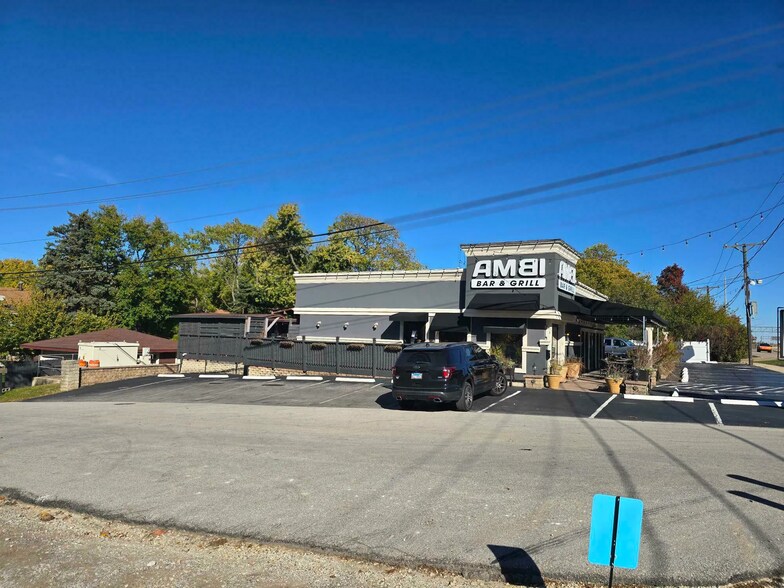 Primary Photo Of 8116 S Archer Ave, Willow Springs Restaurant For Lease