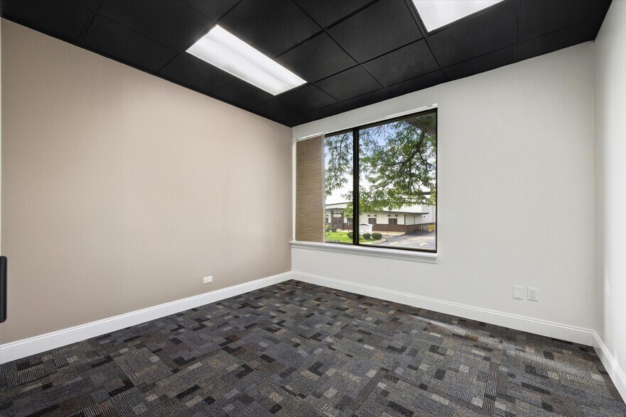 More Photos Of 414 Plaza Dr, Westmont Office For Sale