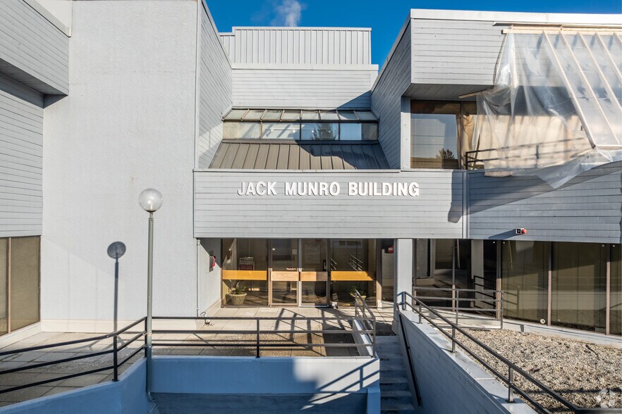 More Photos Of 3920 Norland Ave, Burnaby Office For Lease