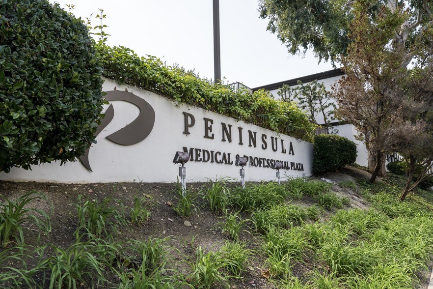 More Photos Of 25550 Hawthorne Blvd, Torrance Medical For Lease