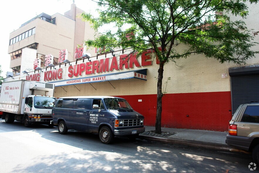 More Photos Of 3711 Main St, Flushing Storefront For Lease