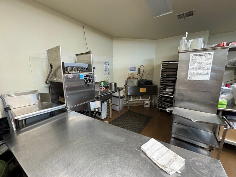 More Photos Of 2130 Country Club Rd, Palestine Golf Course Driving Range For Sale