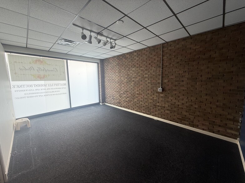 More Photos Of 3880-3888 Dayton-Xenia Rd, Dayton Storefront For Lease