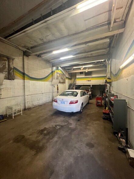 More Photos Of 102 Esten Ave, Pawtucket Auto Repair For Sale