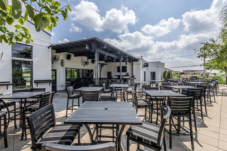 More Photos Of 1309 Junction Dr, Laredo Restaurant For Sale