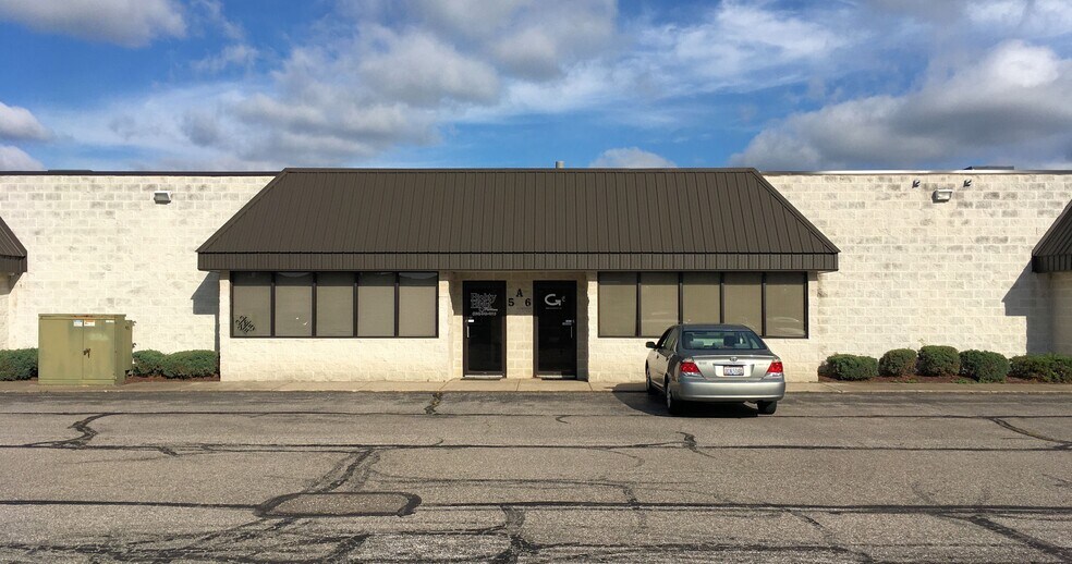 More Photos Of 9263 Ravenna Rd, Twinsburg Showroom For Lease