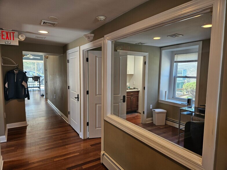 More Photos Of 606 Germantown Pike, Lafayette Hill Office For Sale