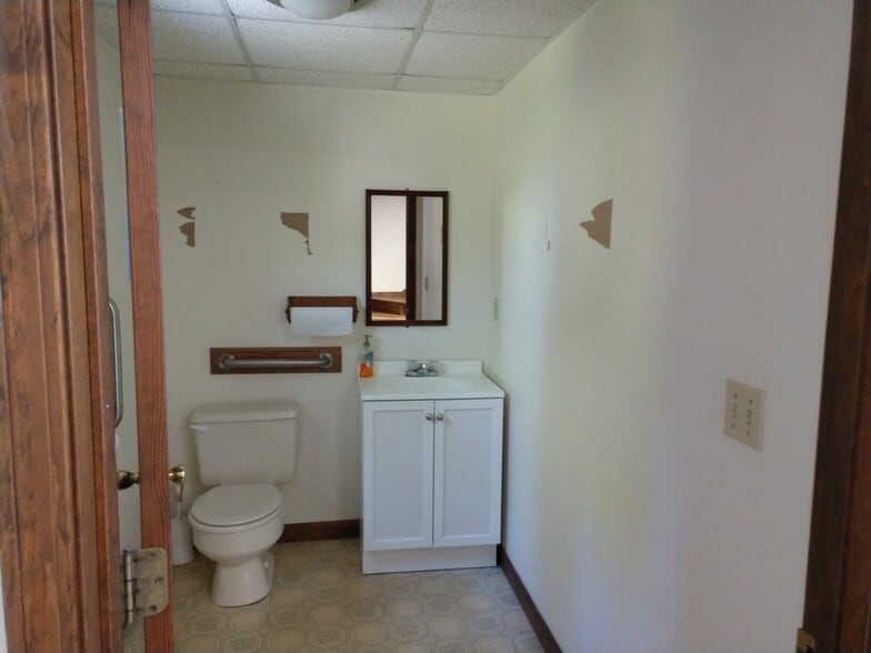 More Photos Of 34 Academy Hill Rd, Plainfield Office For Sale