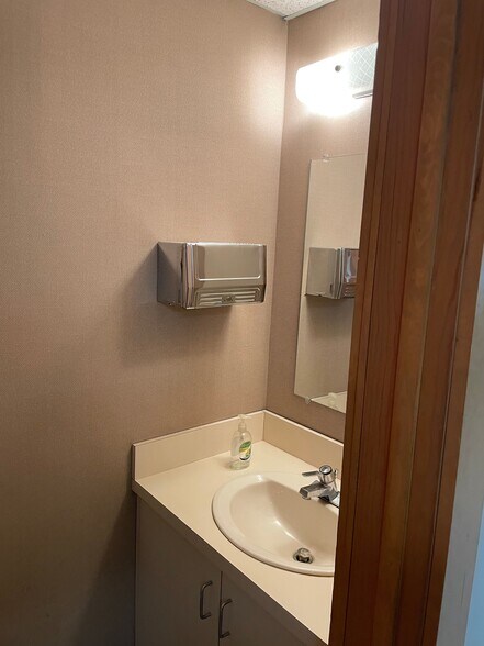 More Photos Of 41 Orchard St, Ramsey Warehouse For Lease