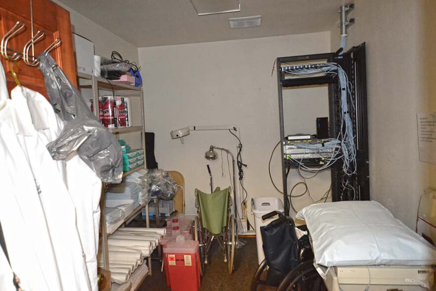 More Photos Of 404 W Bethalto Dr, Bethalto Medical For Sale