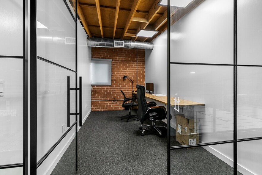 More Photos Of 1604 Venice Blvd, Los Angeles Showroom For Lease