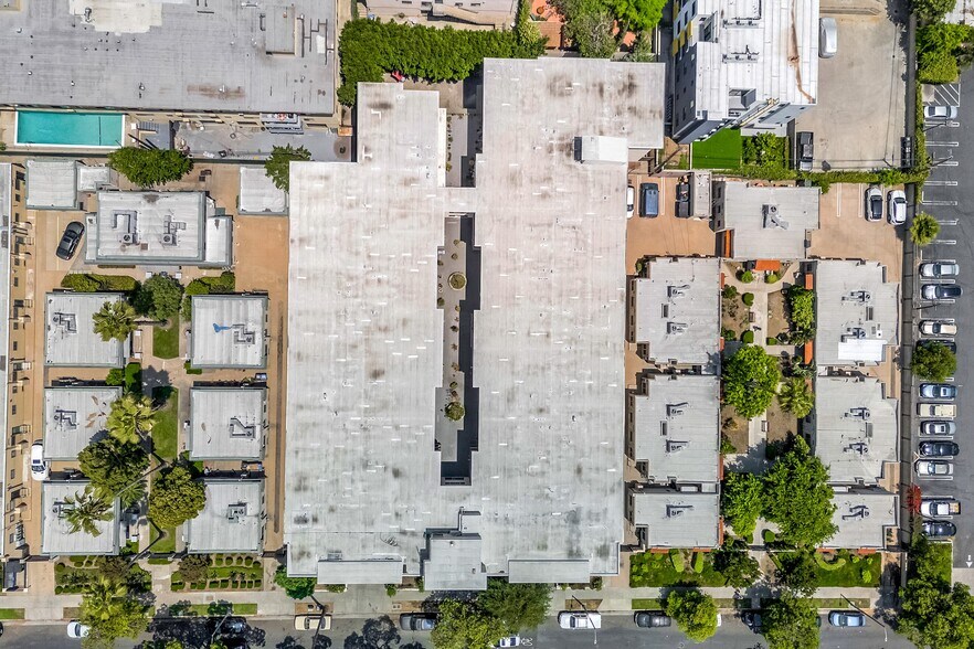 More Photos Of 1536 N Serrano Ave, Los Angeles Apartments For Sale