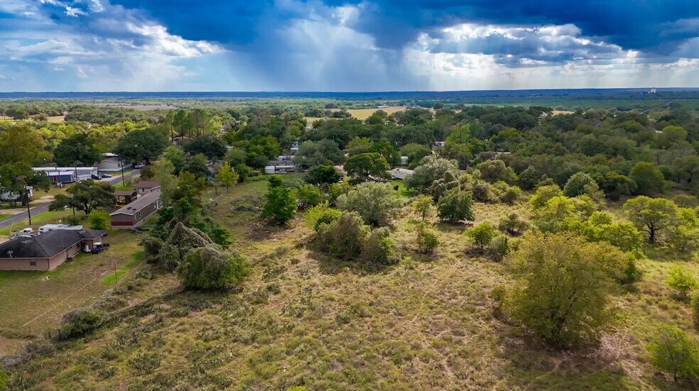 More Photos Of 102 Oak Ridge Dr, Floresville Trailer Camper Park For Sale