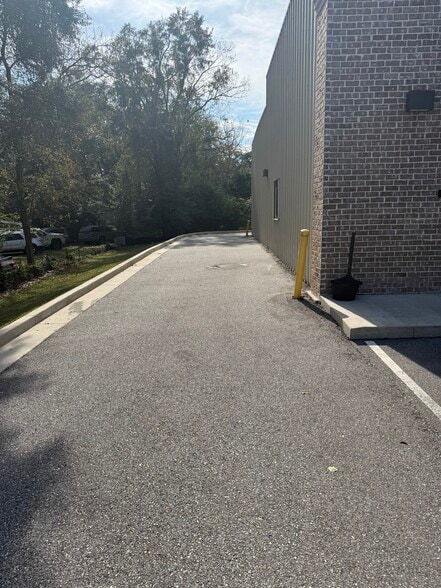 More Photos Of 5681 Nevius Rd, Mobile Restaurant For Lease