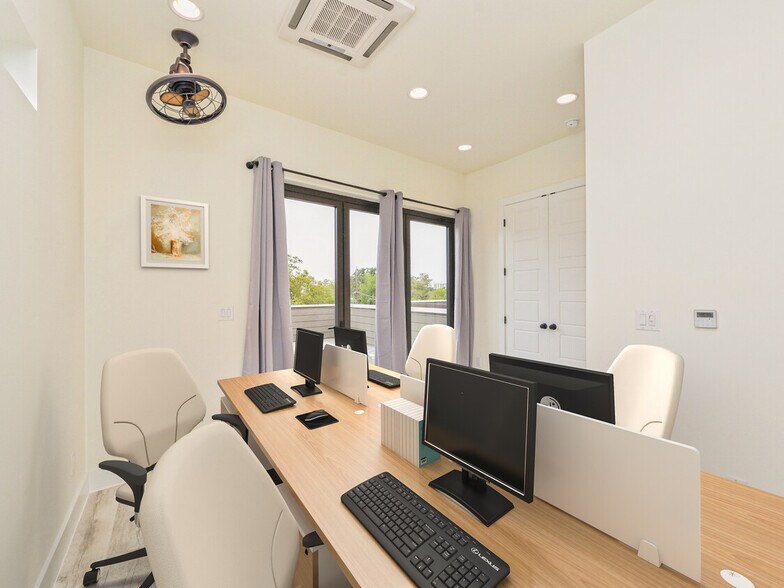More Photos Of 800 Lydia St, Austin Unknown For Lease