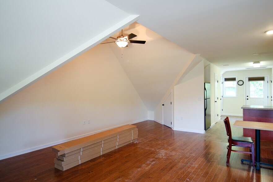 More Photos Of 368 E Main St, Middletown Restaurant For Sale