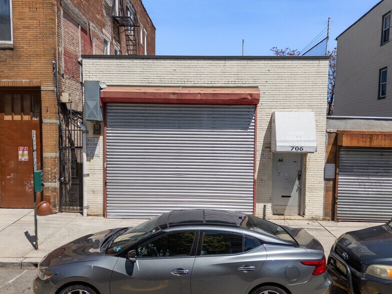 More Photos Of 706 7th St, Union City Showroom For Sale