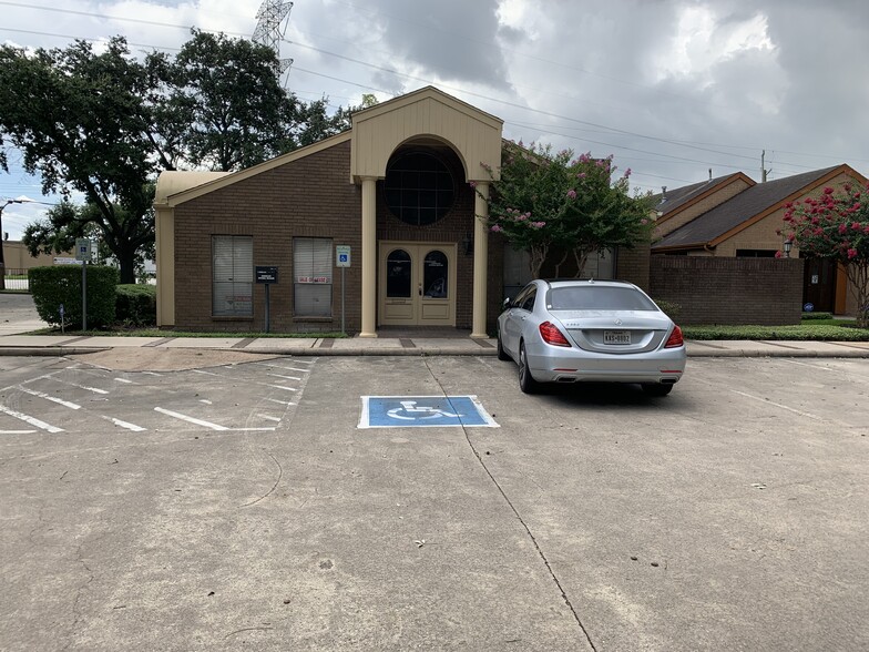 Primary Photo Of 11111 Jones Rd, Houston Medical For Sale