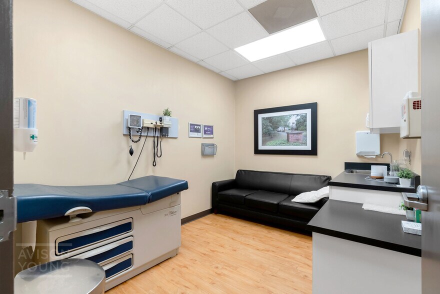 More Photos Of 35 Ray E Talley Ct, Simpsonville Medical For Sale