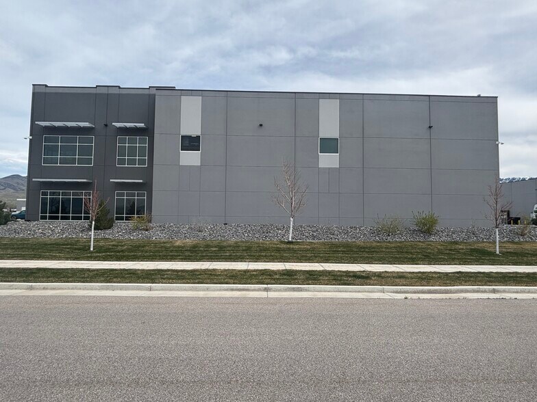 More Photos Of 350 West 3139 North, Hyde Park Industrial For Lease