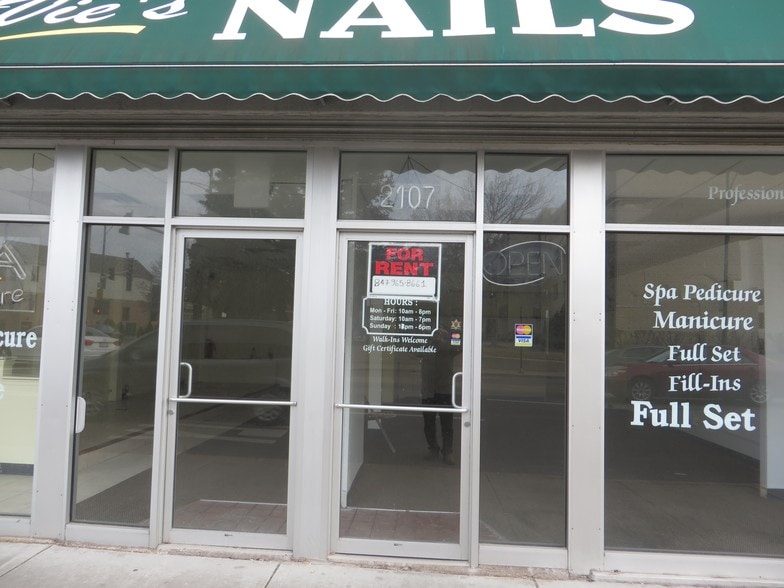 More Photos Of 7126 N Ridge Blvd, Chicago Storefront For Lease