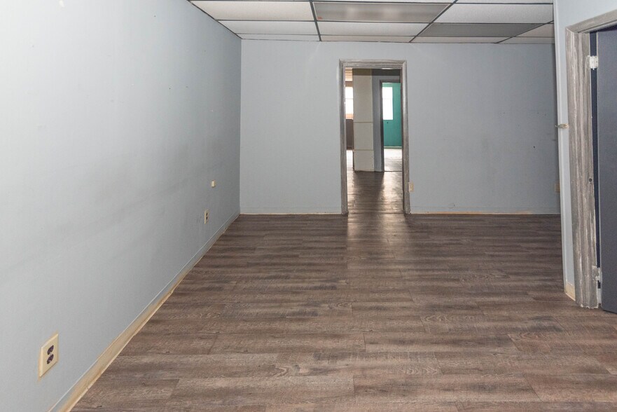 More Photos Of 5900 York Rd, Baltimore Storefront Retail Office For Sale