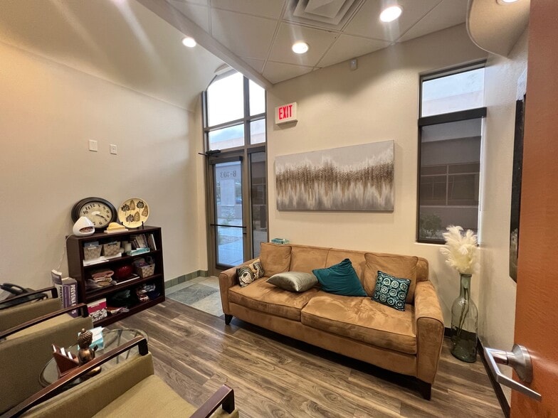 More Photos Of 9179 W Thunderbird Rd, Peoria Medical For Sale