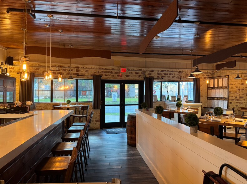 More Photos Of 101 Heights Blvd, Houston Restaurant For Sale