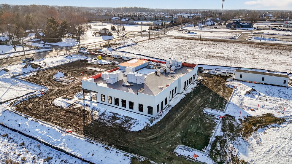 More Photos Of 13675 Brooks School Rd, Noblesville General Retail For Lease