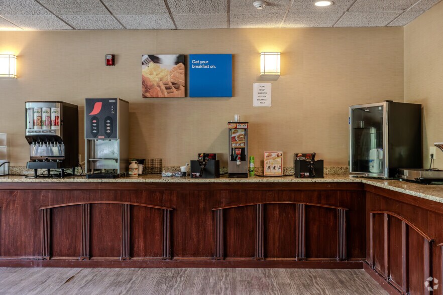 More Photos Of 1213 E Dublin Granville Rd, Columbus Hotel For Sale