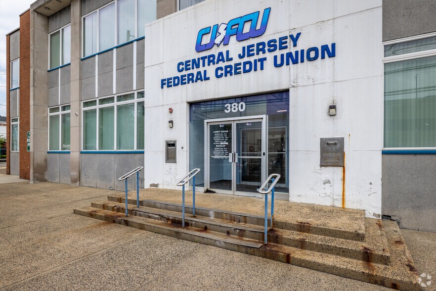 More Photos Of 380 Berry St, Woodbridge Office For Sale