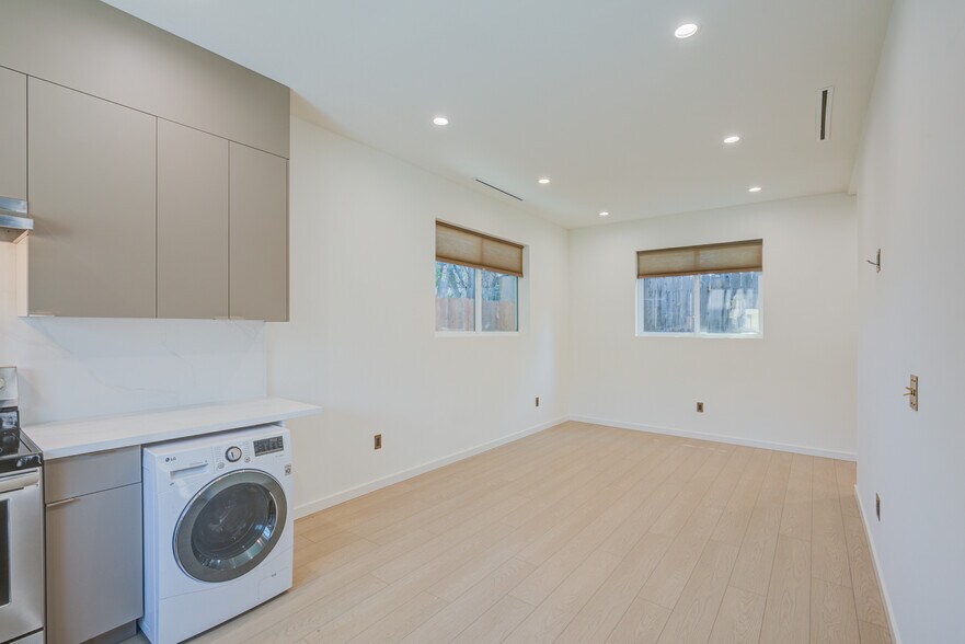 More Photos Of 11334 Oxnard St, North Hollywood Apartments For Sale