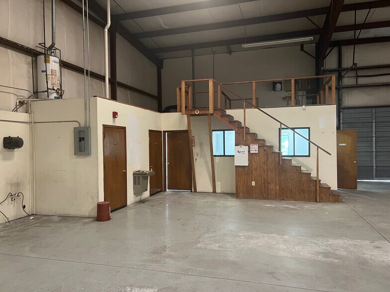 More Photos Of 330 Berry Garden Rd, Kernersville Warehouse For Lease
