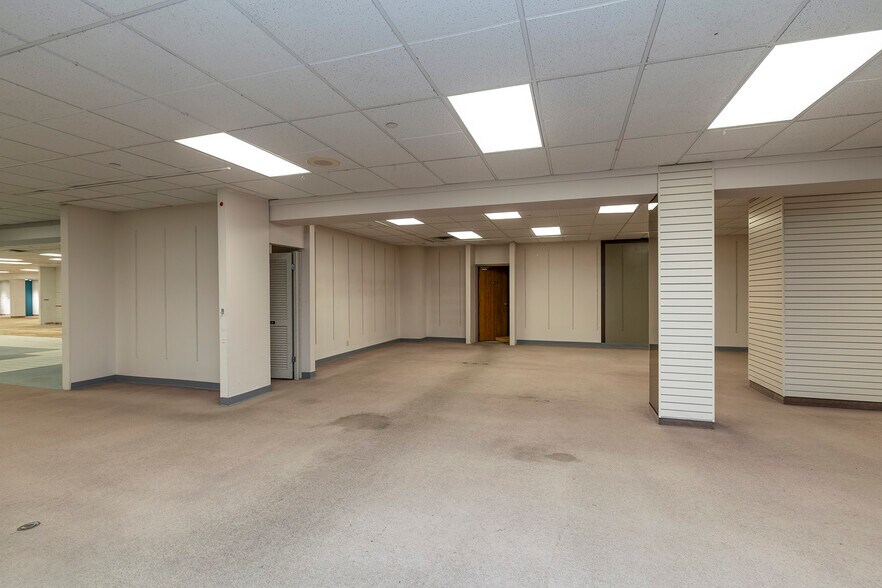 More Photos Of 600-660 W Saint Germain St, Saint Cloud Freestanding For Sale