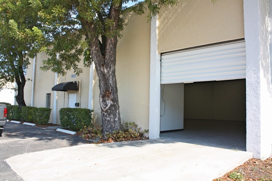 More Photos Of 1975-1981 S Park Rd, Hallandale Unknown For Lease