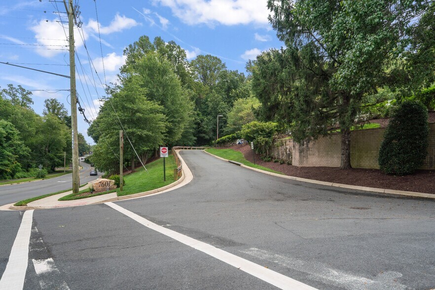 More Photos Of 7601 Lewinsville Rd, McLean Medical For Sale