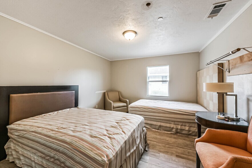 More Photos Of 1270 CR 2293, Cleveland Assisted Living For Sale