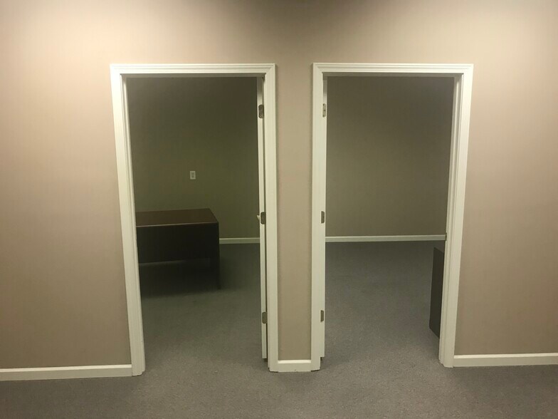 More Photos Of 232-236 Industrial Park Dr, Commerce Office For Lease