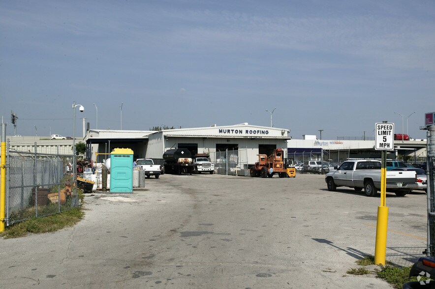 More Photos Of 7500 NW 74th Ave, Medley Warehouse For Lease