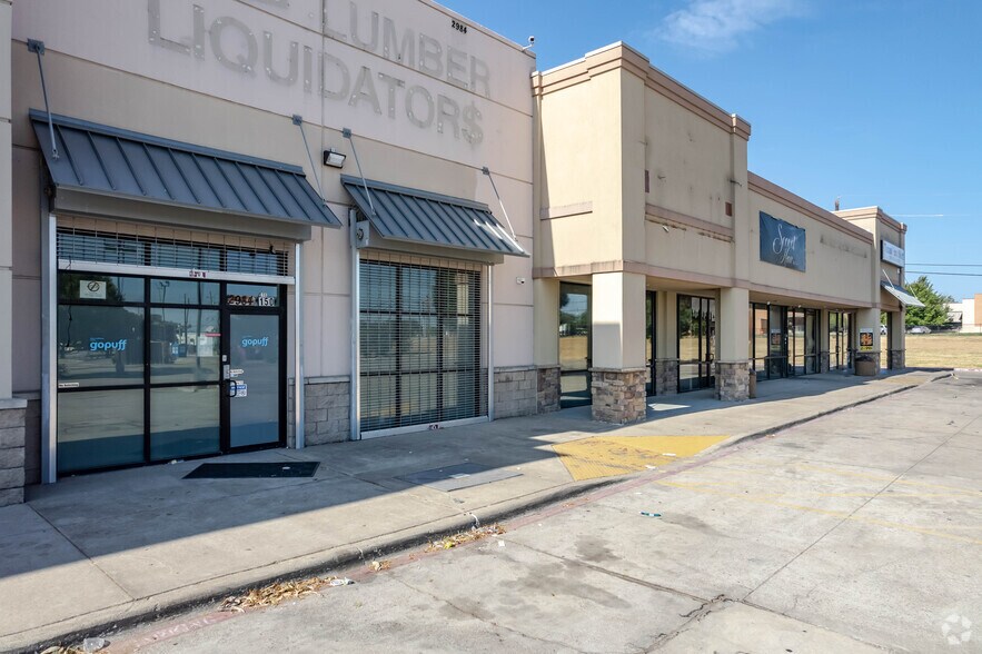 More Photos Of 2984 W Wheatland Rd, Dallas Storefront For Lease