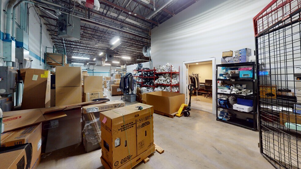 More Photos Of 10964-10966 Shady Trl, Dallas Distribution For Sale