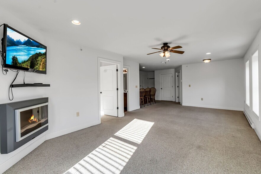 More Photos Of 38 Washington St, Ellicottville Storefront For Sale