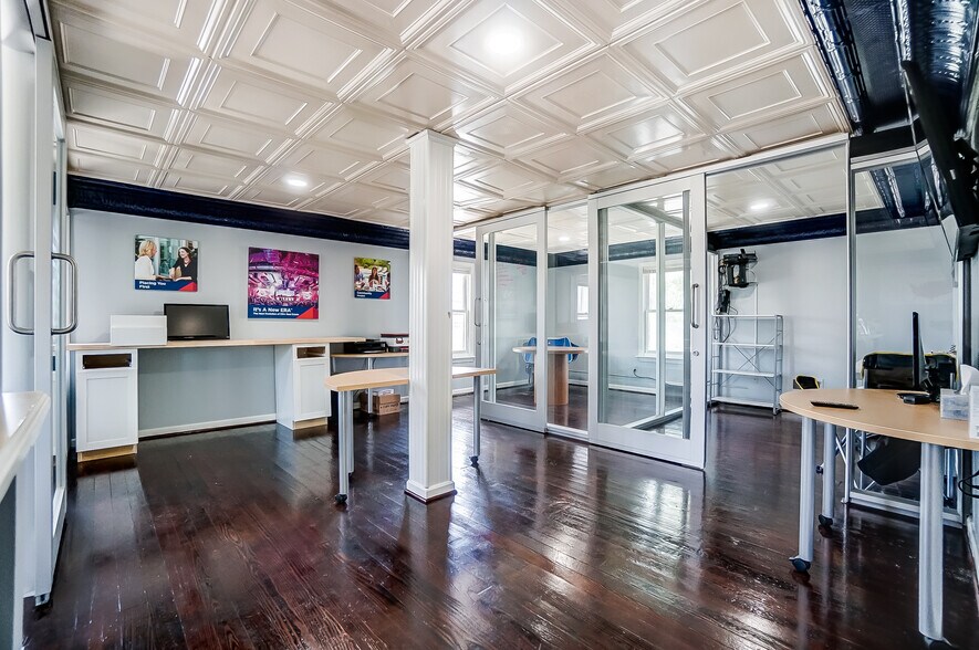 More Photos Of 1550 Lewis Center Rd, Lewis Center Freestanding For Sale