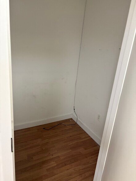 More Photos Of 601-603 Avenue of the Americas, New York Storefront Retail Residential For Lease