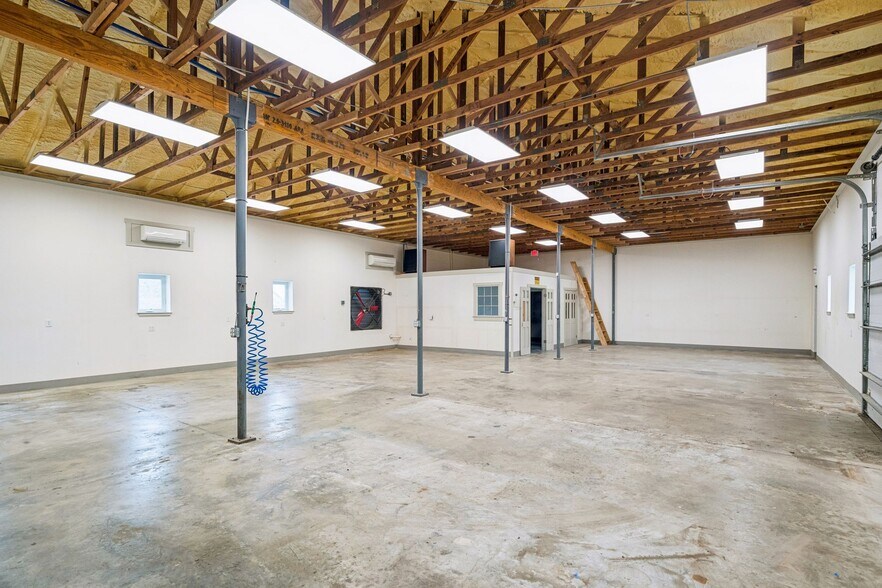More Photos Of 1719 Signal Point Rd, Charleston Self Storage For Sale