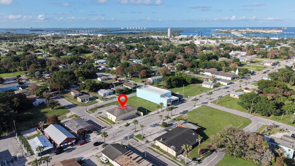 More Photos Of 1140 Avenue D, Fort Pierce Light Manufacturing For Sale