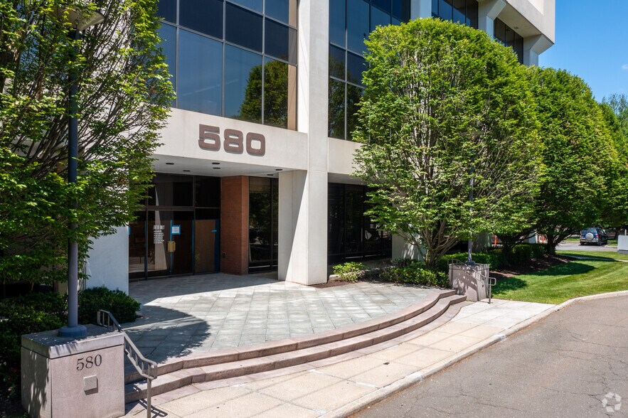 More Photos Of 580 White Plains Rd, Tarrytown Office For Sale