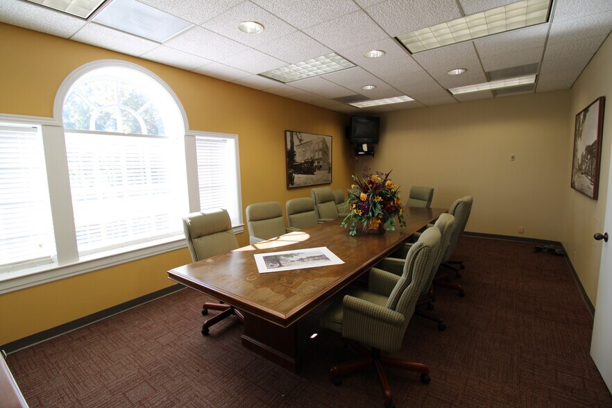 More Photos Of 50 Union St, Concord Bank For Lease