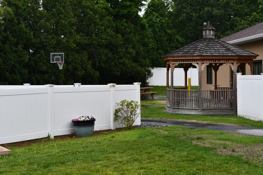 More Photos Of 140 Queen City Ave, Manchester Rehabilitation Center For Sale