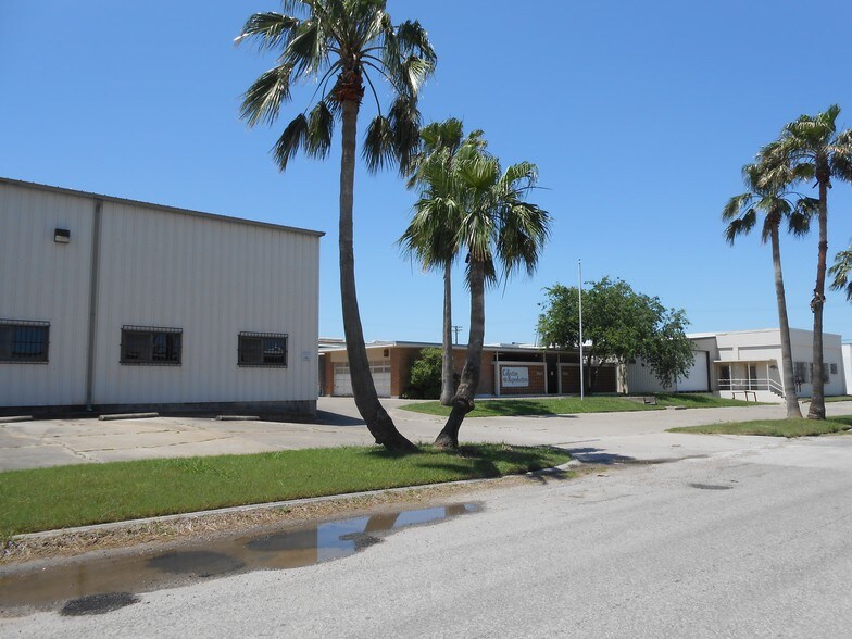 More Photos Of 301 W 44th St, Corpus Christi Manufacturing For Sale